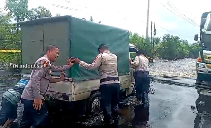 Banjir Pelalawan, Polda Riau Antisipasi Gangguan Distribusi Komoditas Ekonomi di Jalintim