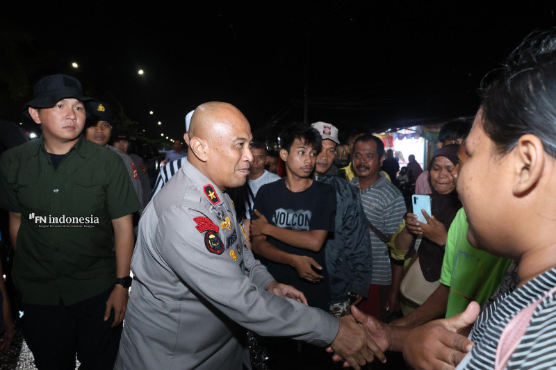 Sambil Basah-Basahan, Wakapolda Riau Datangi Korban Banjir Pastikan Warga Mendapatkan Pelayanan Optimal