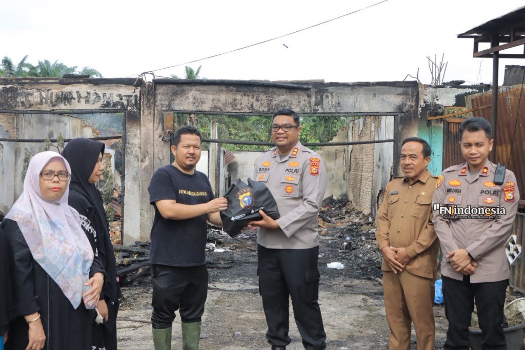 Kapolres Kampar Tunjukkan Kepedulian, Salurkan Bantuan untuk Korban Kebakaran Pasar Kuok