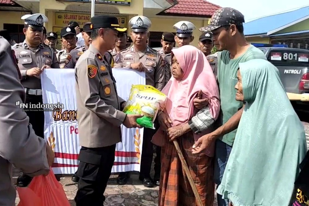 Lewat Program Jumat Berbagi, Polsek Kandis Salurkan Bantuan Sembako untuk Warga Kurang Mampu