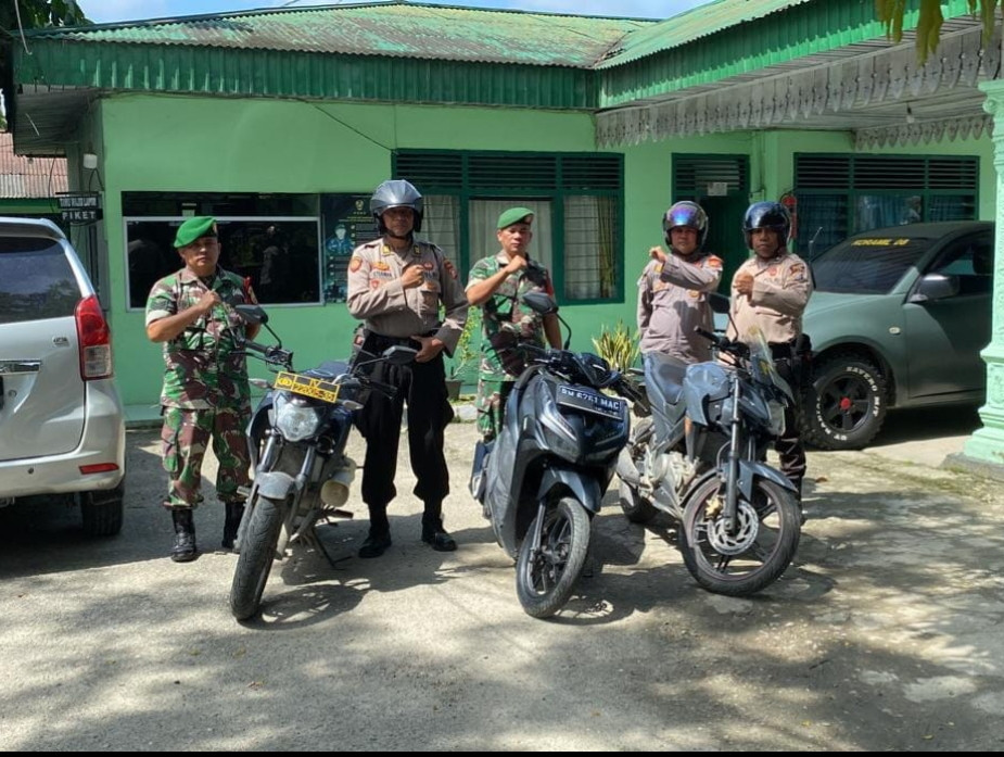 Personil Polsek Ujungbatu Gelar Patroli Gabungan Bersama TNI saat Pelantikan Presiden-Wakil Presiden RI