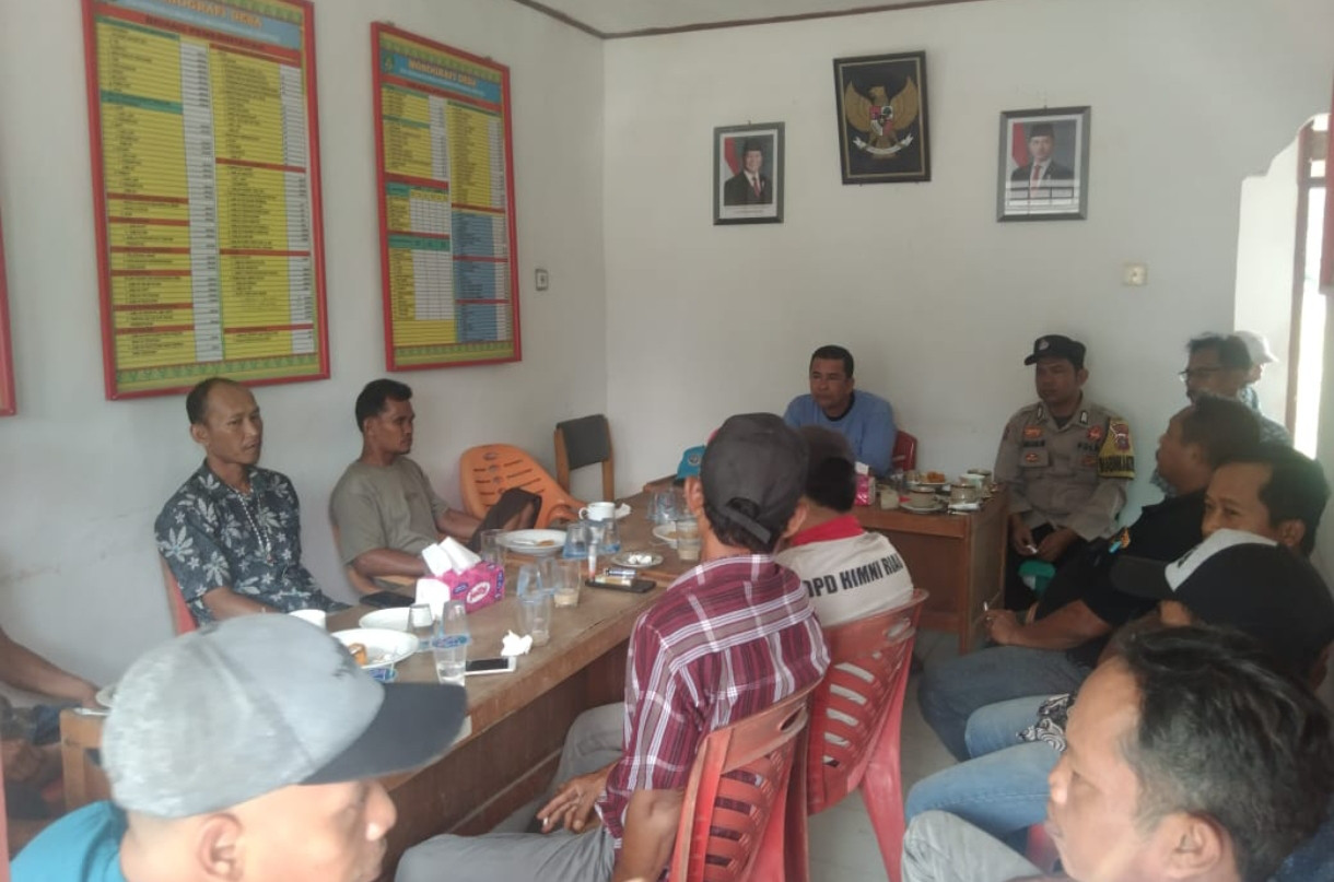 Bhabinkamtibmas Polsek Kepenuhan dan Tokoh Masyarakat Desa Sei Mandian Gelar Cooling System