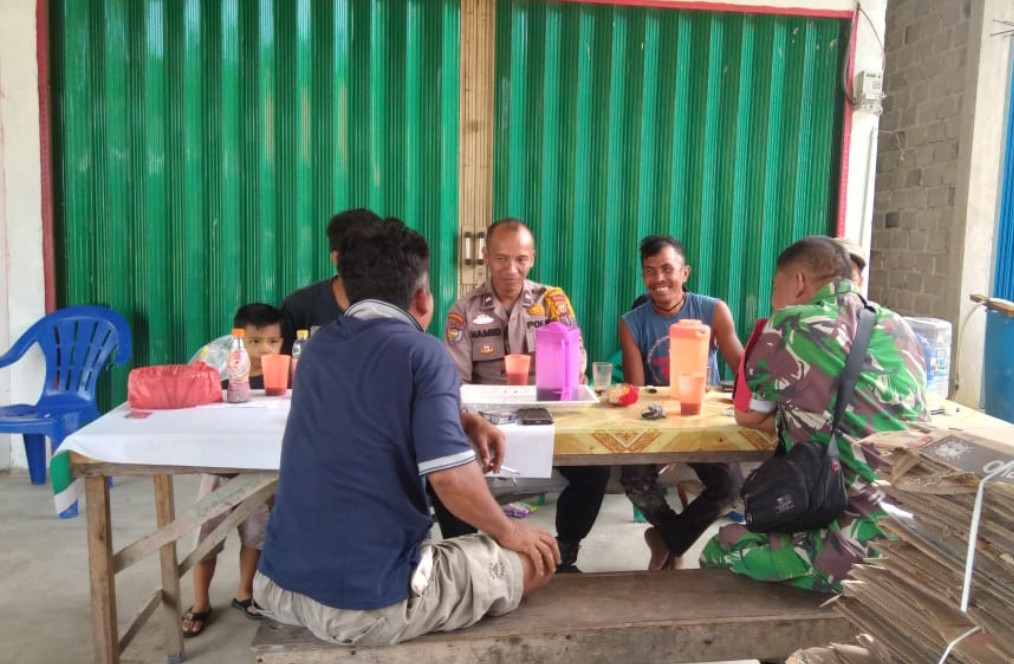 Personil Polsek Tambusai Utara Gelar Patroli Sinergitas Bersama TNI Ciptakan Pilkada di Desa Mahato Sakti