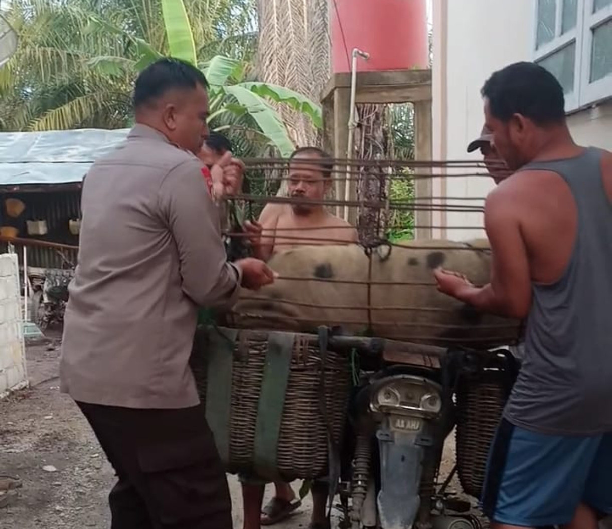 Sambangi Warga Siarang-arang, Polsek Pujud Sampaikan Pesan Cooling System
