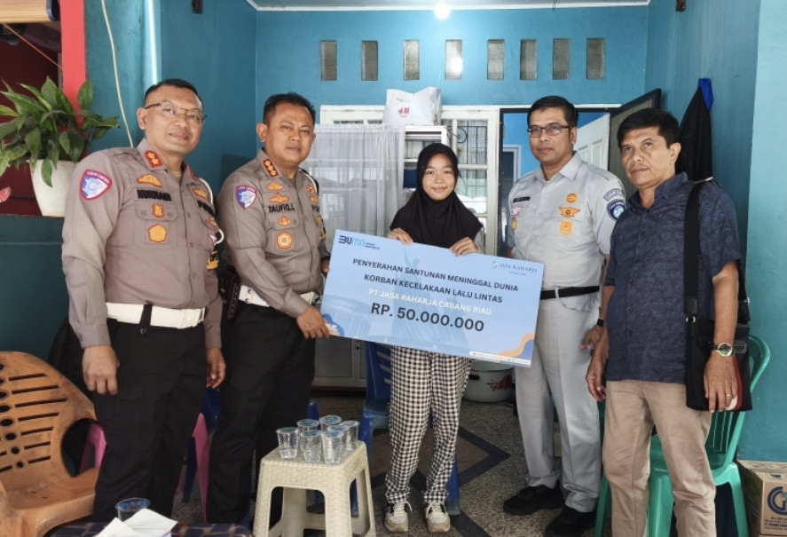 Gerak Cepat Dirlantas Polda Riau dan Jasa Raharja Serahkan Santunan ke Ahli Waris Laka Lantas