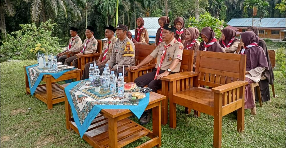 Bhabinkamtibmas Polsek Kerinci Kanan Hadiri Pembukaan Pesta Siaga Gugus Depan 06.061/06.062 di Ponpes Darul Muttaqien