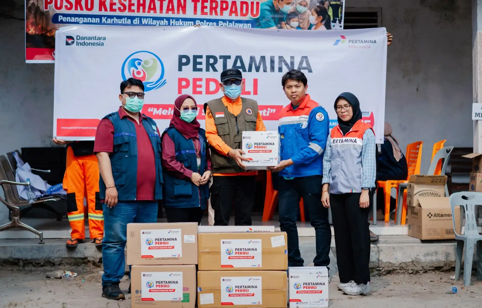 Pertamina Patra Niaga Sumbagut Gerak Cepat Salurkan Bantuan Penanggulangan Asap di Kerumutan