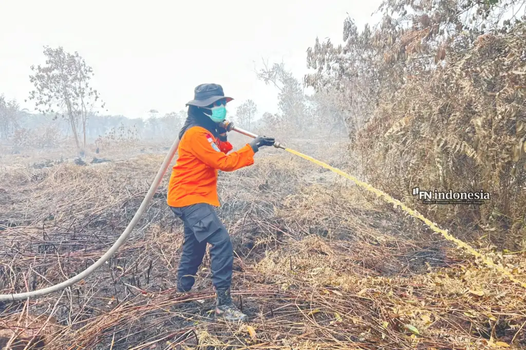 Sari Rahayu, Srikandi Basarnas yang Turun Langsung Ikut Padamkan Karhutla Dumai