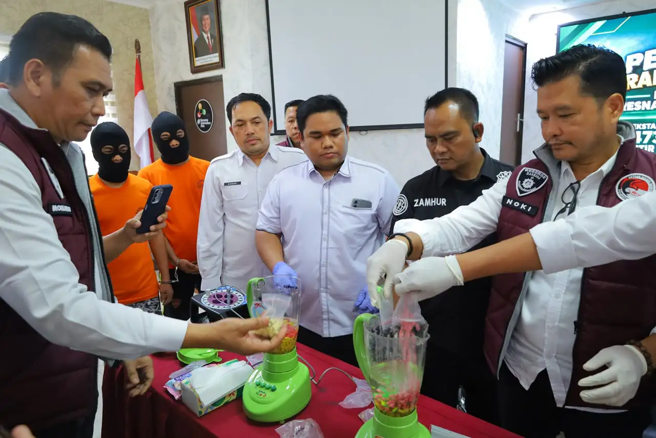 Polresta Pekanbaru Musnahkan Ribuan Ekstasi dan Vape Etomidate, 82 Kasus Narkoba Terungkap