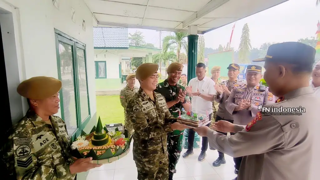 Rayakan HUT TNI ke-81, Polsek Binawidya Sambangi Markas Baterai A, Perkuat Soliditas