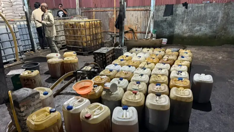 Ditreskrimsus Polda Riau Bongkar Penyelewengan BBM Subsidi di Kandis, 6.500 Liter Bio Solar Disita